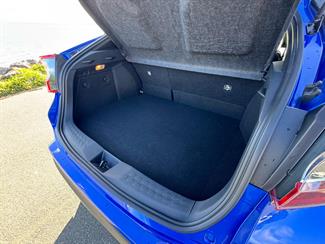 2018 Toyota C-HR - Thumbnail