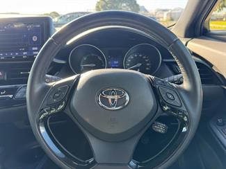 2018 Toyota C-HR - Thumbnail