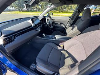 2018 Toyota C-HR - Thumbnail
