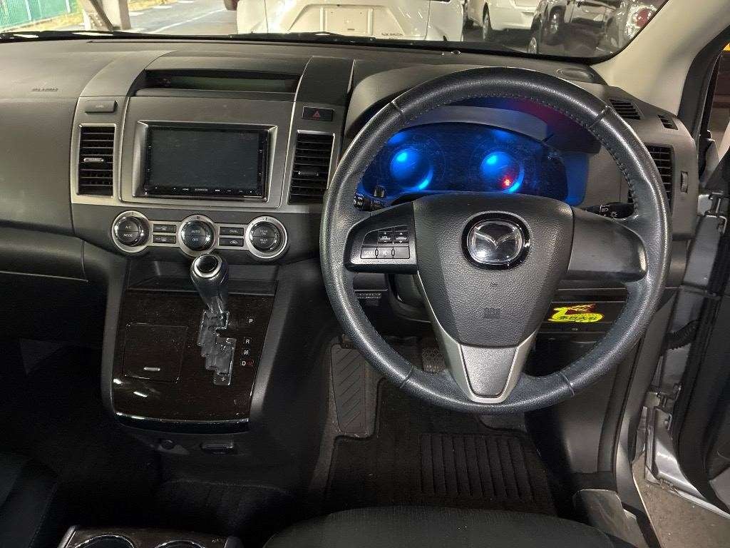 2016 Mazda MPV
