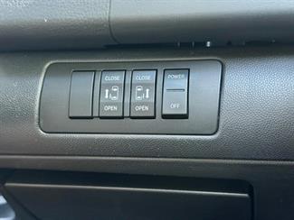 2009 Mazda MPV - Thumbnail