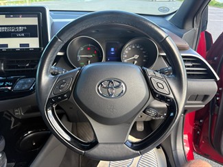 2017 Toyota C-HR - Thumbnail