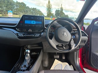 2017 Toyota C-HR - Thumbnail