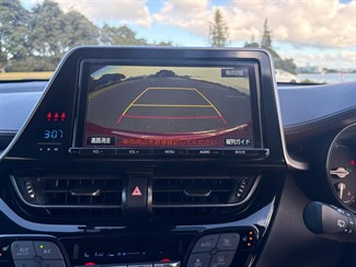 2017 Toyota C-HR - Thumbnail