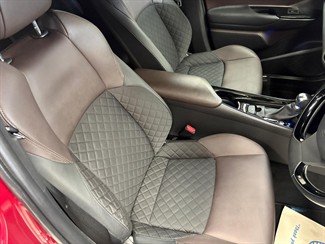 2017 Toyota C-HR - Thumbnail