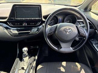 2017 Toyota C-HR - Thumbnail